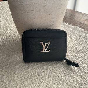 Authentic Louis Vuitton Lockme Zippy Coin Purse Wallet Taurillon Leather Black